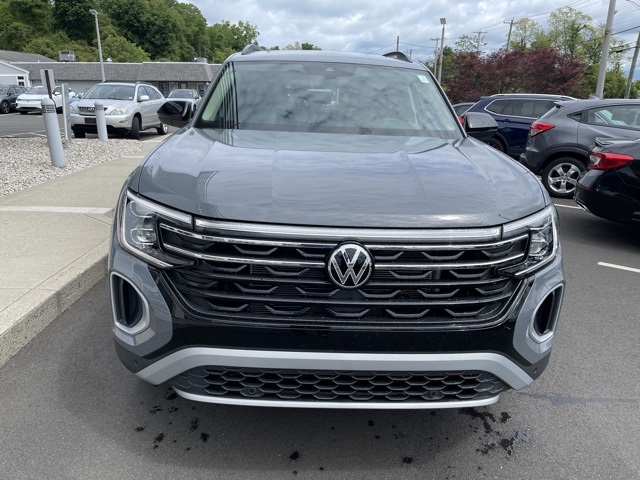 2025 Volkswagen Atlas SE Technology Peak Edition photo 2