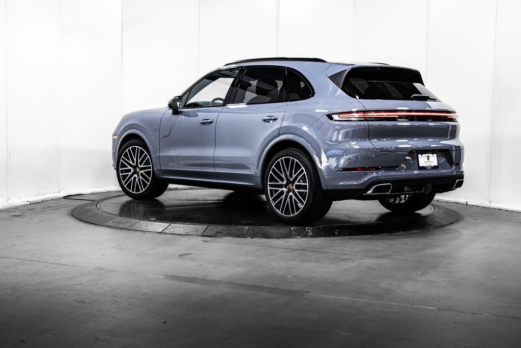 2025 Porsche Cayenne photo 3