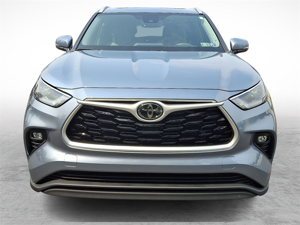 2023 Toyota Highlander XLE photo 2