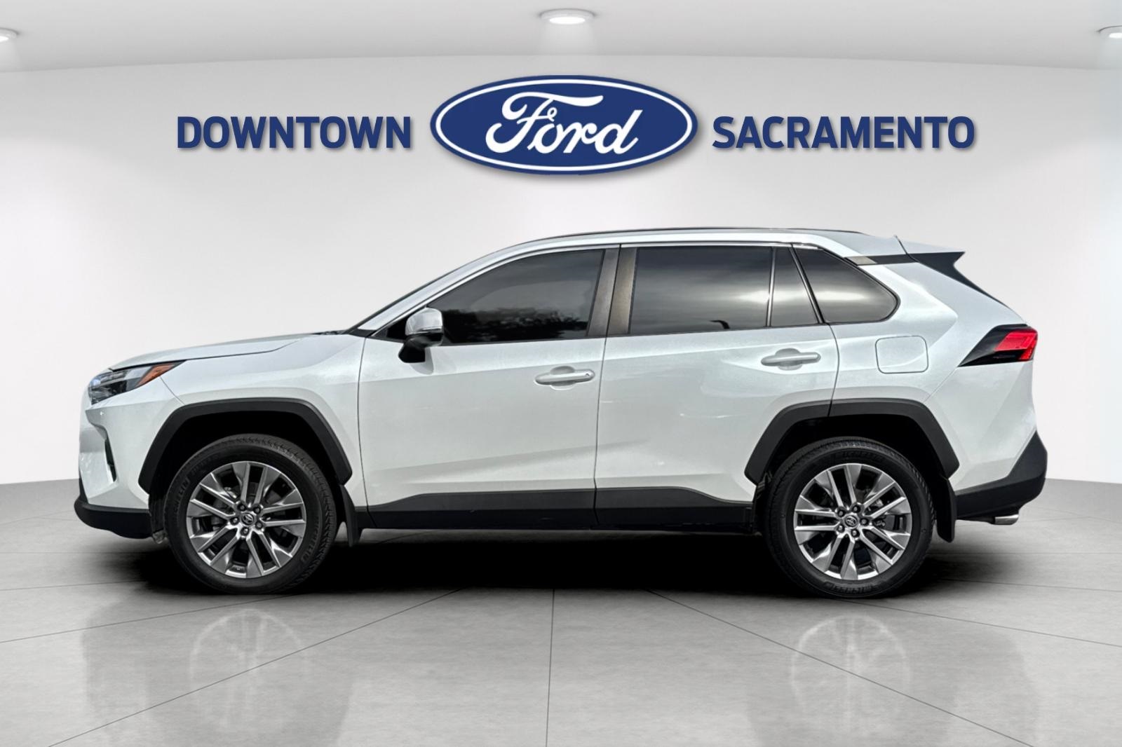 2023 Toyota RAV4 XLE Premium photo 2