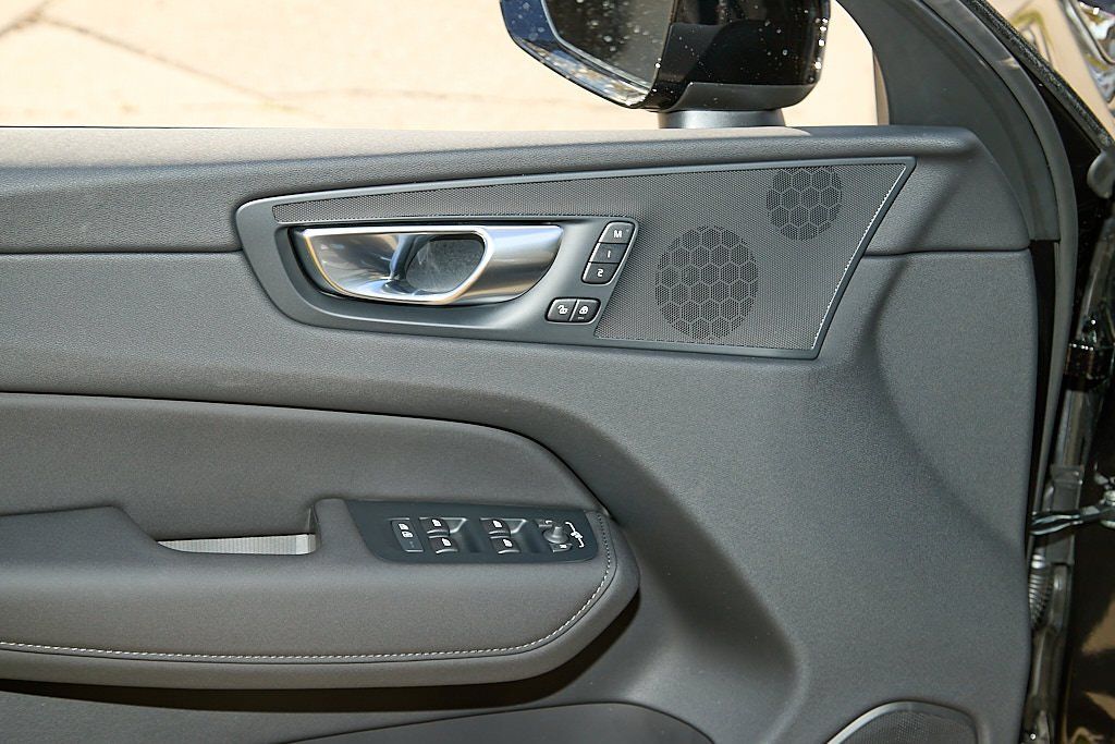 2026 VOLVO XC60 - Image 10