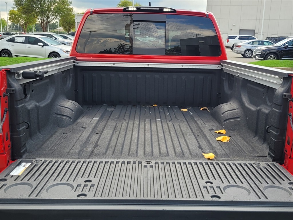 2023 Nissan Titan SV photo 8