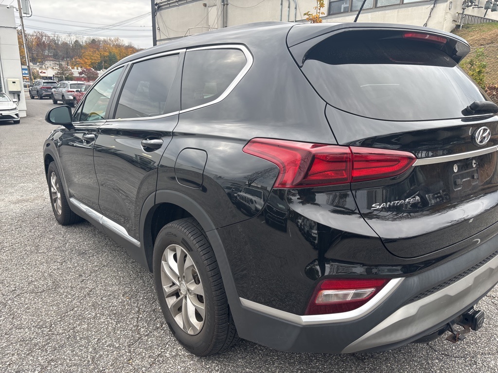 2020 Hyundai Santa Fe SE photo 3