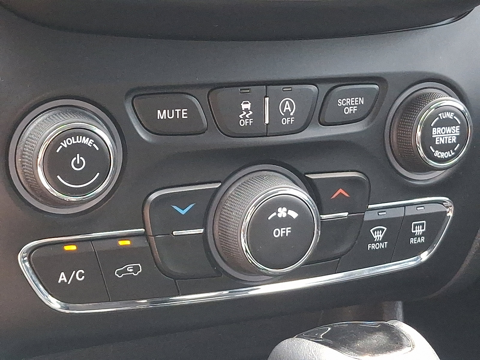 2019 Jeep Cherokee Altitude photo 11