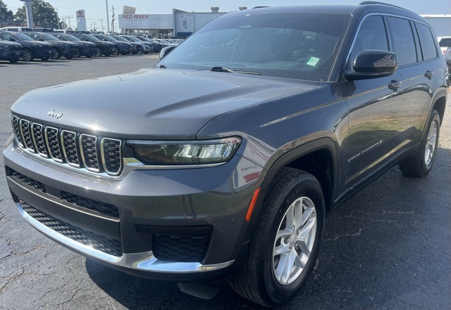 2023 Jeep Grand Cherokee Laredo photo 3