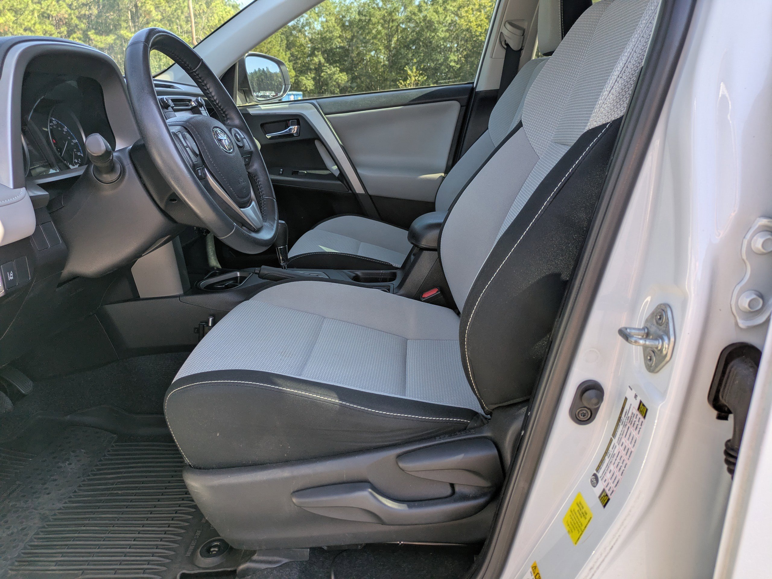 2018 Toyota RAV4 XLE photo 17