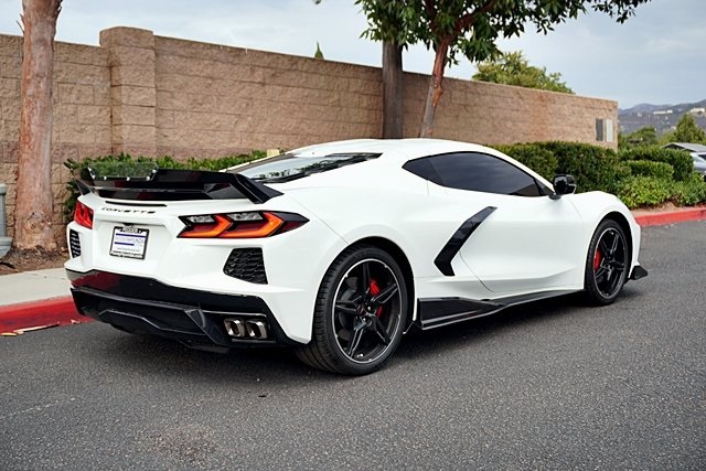 Used 2021 White Chevrolet Stingray image 9