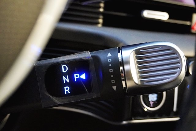 Used 2025 Black Hyundai SEL image 31