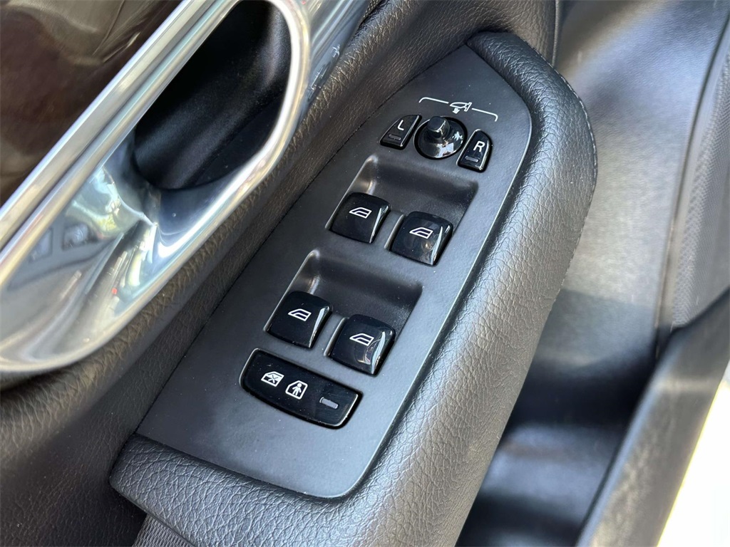 2019 Volvo XC90 T6 Momentum photo 26