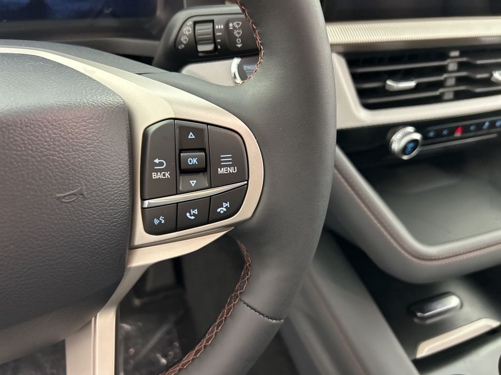 2025 Ford Explorer photo 14