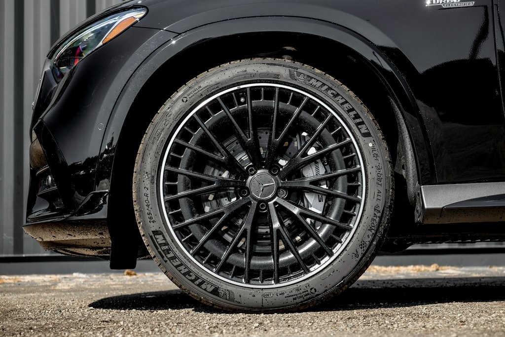 2026 Mercedes Benz GLC 43 AMG 4MATIC photo 2