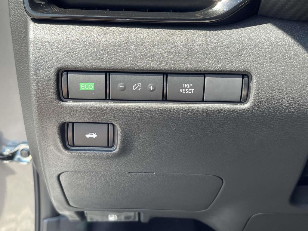 2025 Nissan Sentra SR photo 21