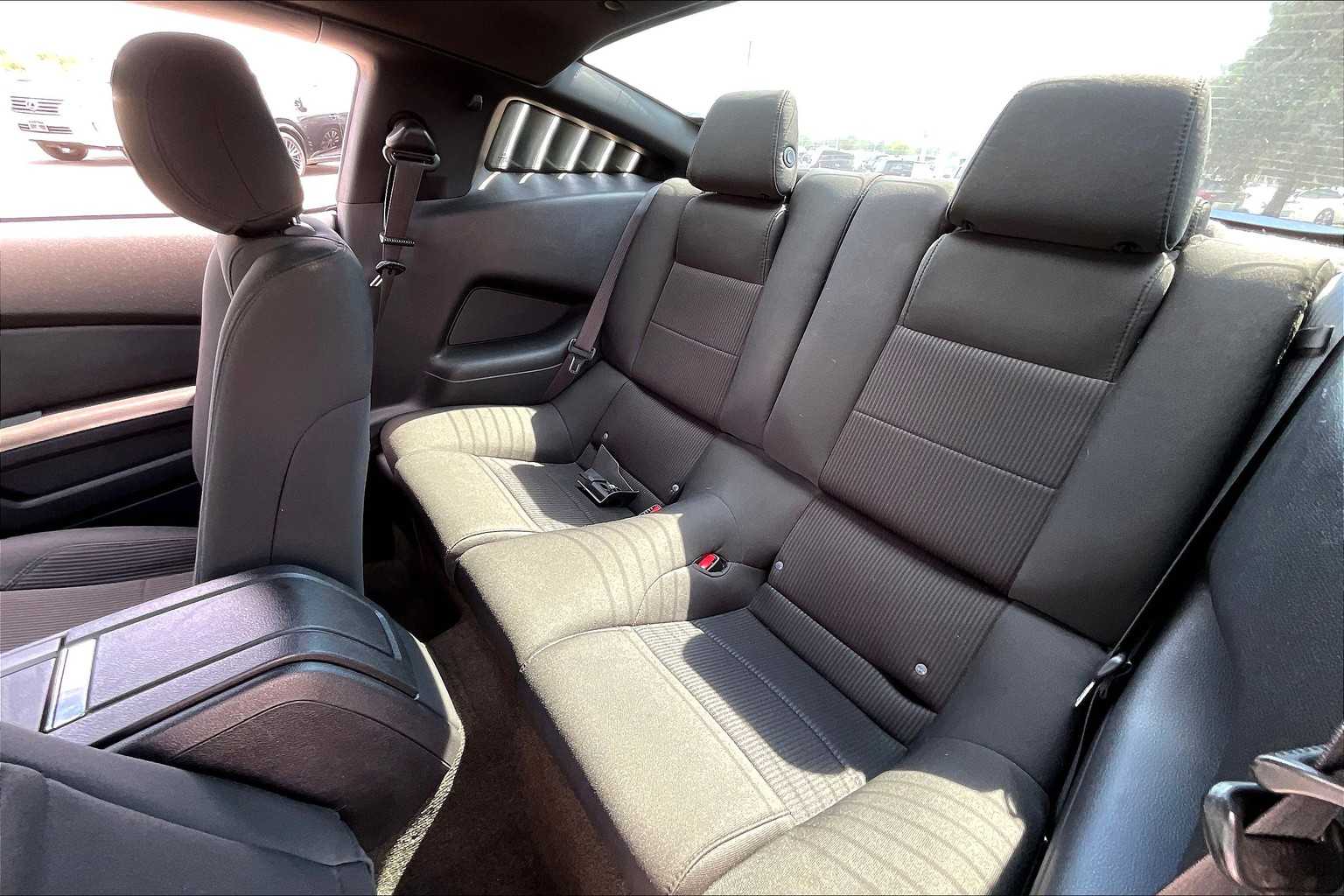 2014 Ford Mustang V6 photo 16