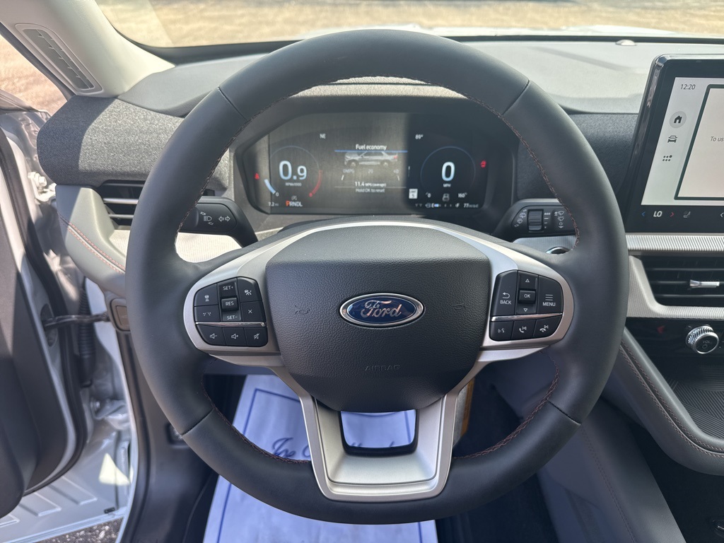 2025 Ford Explorer photo 29