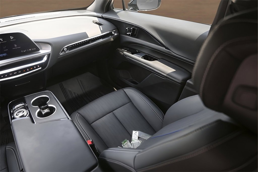 2024 Cadillac Lyriq Luxury photo 24