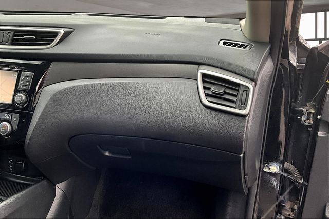 2016 Nissan Rogue SV photo 13