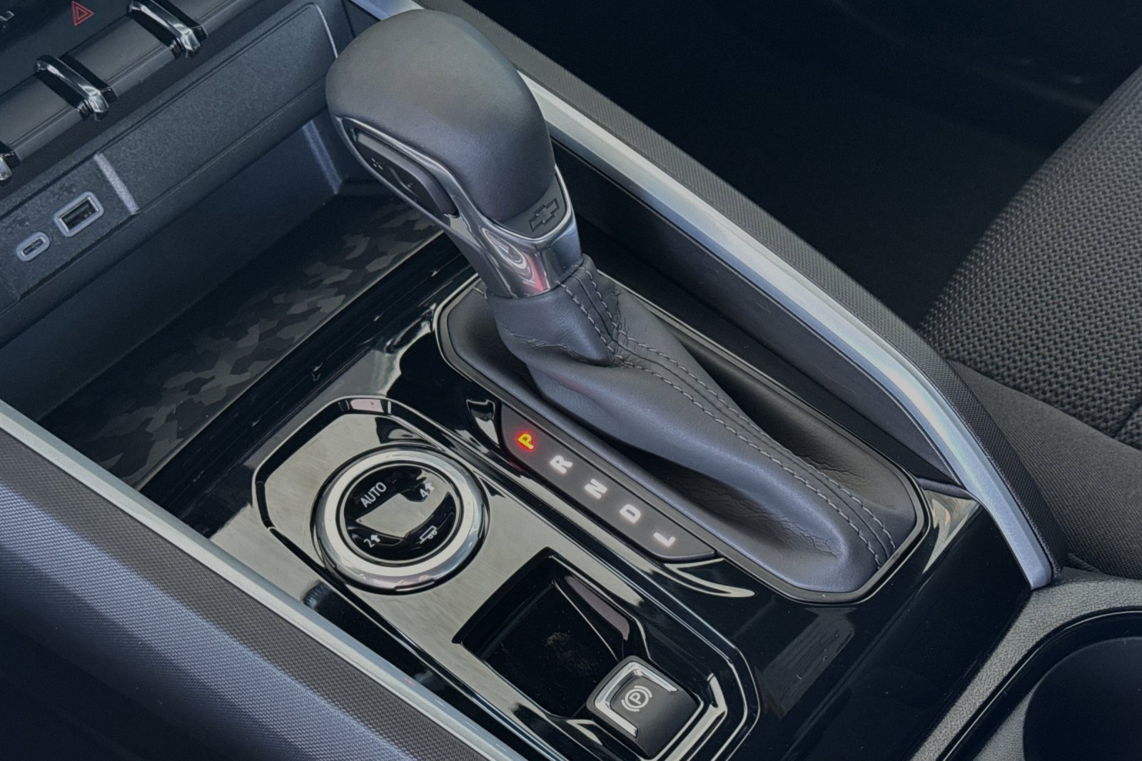 2024 Chevrolet Colorado LT photo 17
