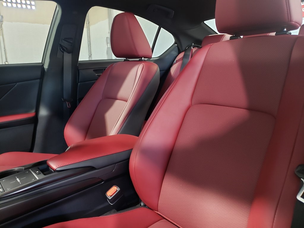 2025 Lexus IS 300 photo 14