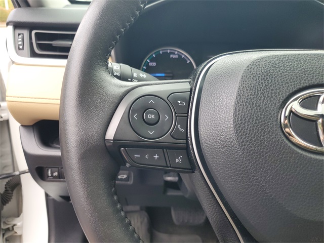 2020 Toyota RAV4 Hybrid XLE photo 18