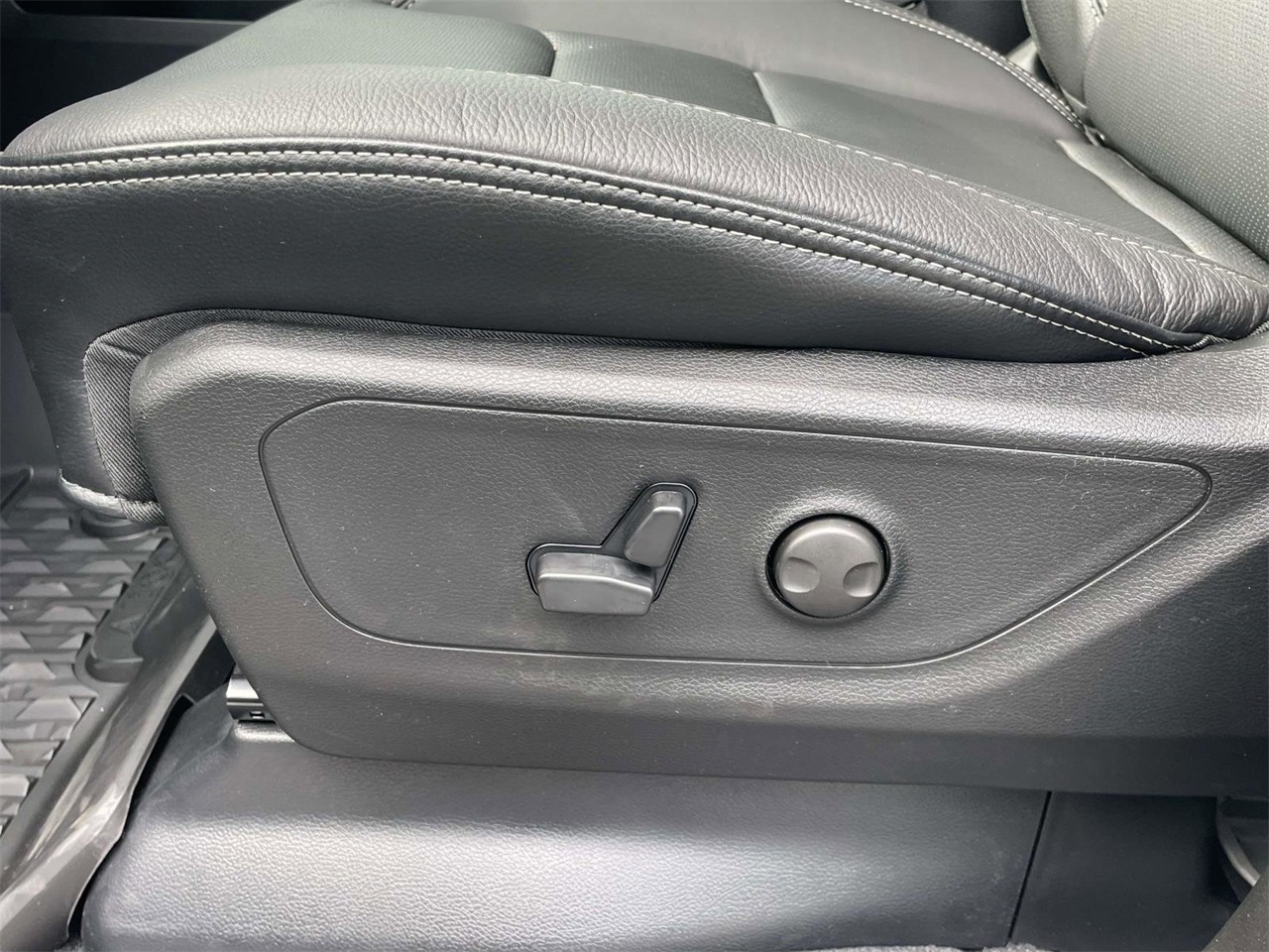 2026 Ram 1500 Rebel photo 23
