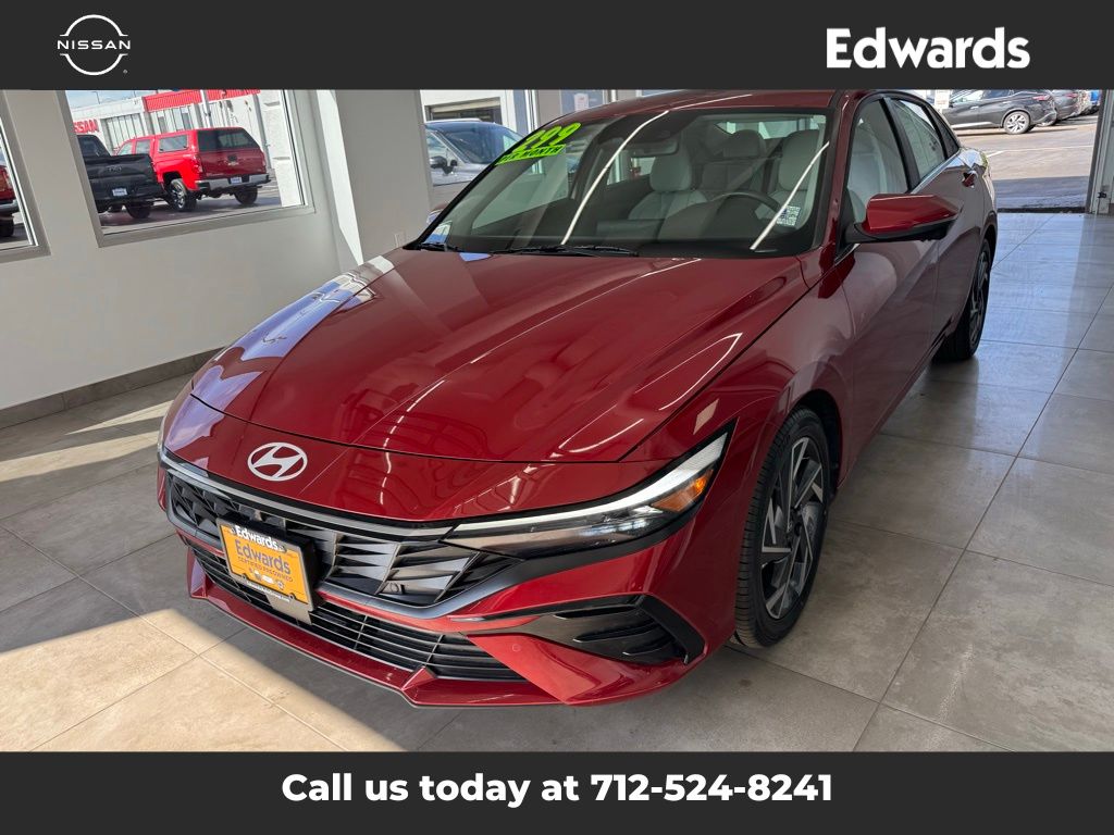 2024 Hyundai Elantra Limited photo 4