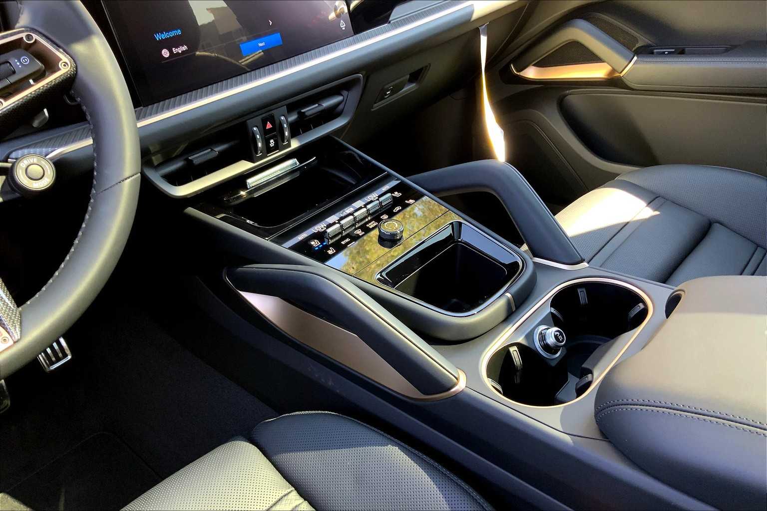 2025 Porsche Cayenne GTS Coupe photo 17