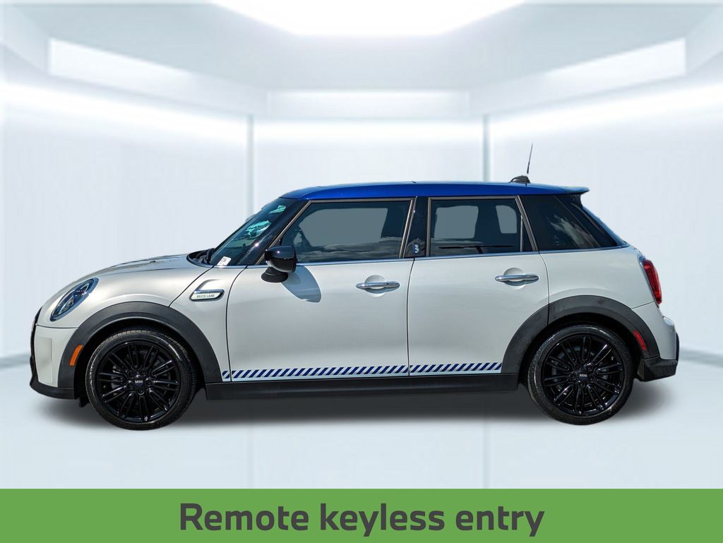 2022 Mini Cooper 4 Door Hardtop photo 2