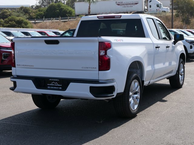 2025 Chevrolet Silverado 1500 Custom photo 2