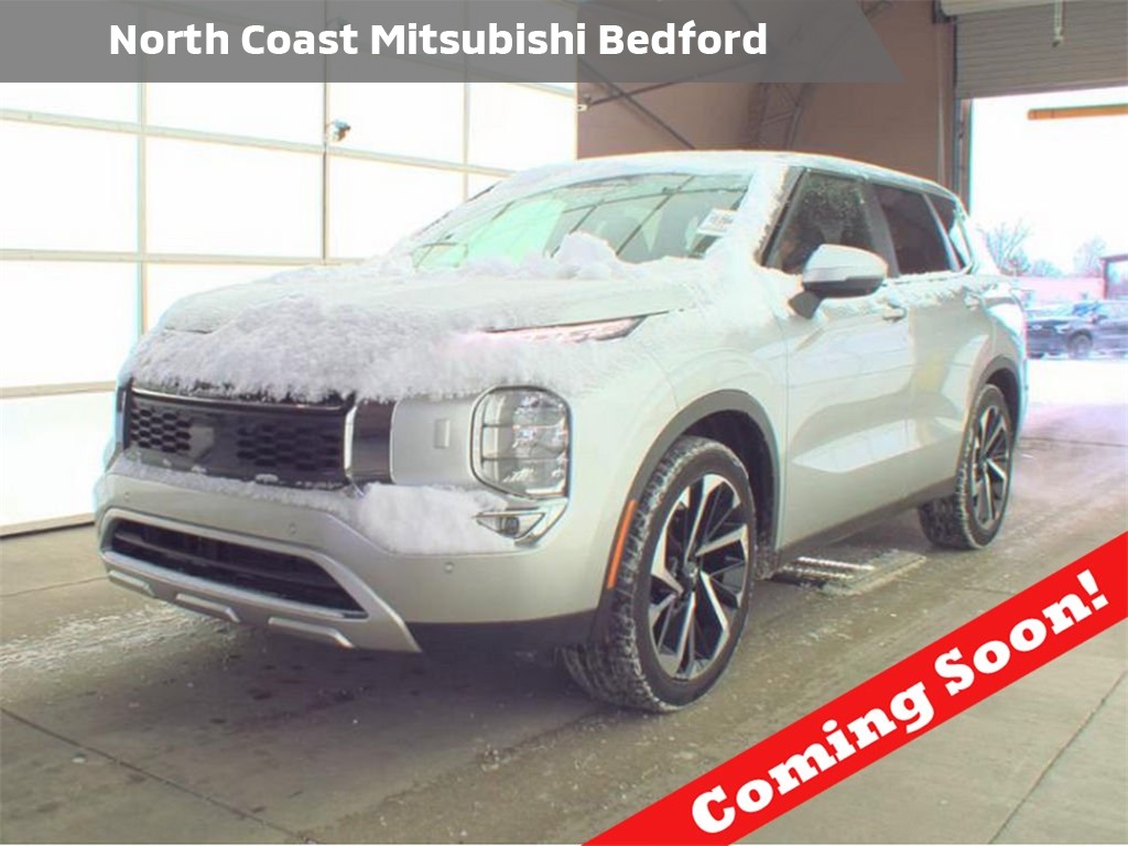 2024 Mitsubishi Outlander SE's photo