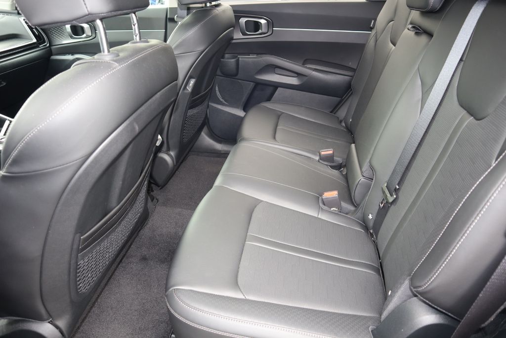 2025 Kia Sorento S photo 18