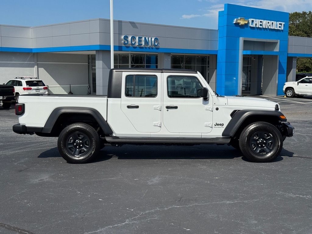 2024 Jeep Gladiator Sport photo 2