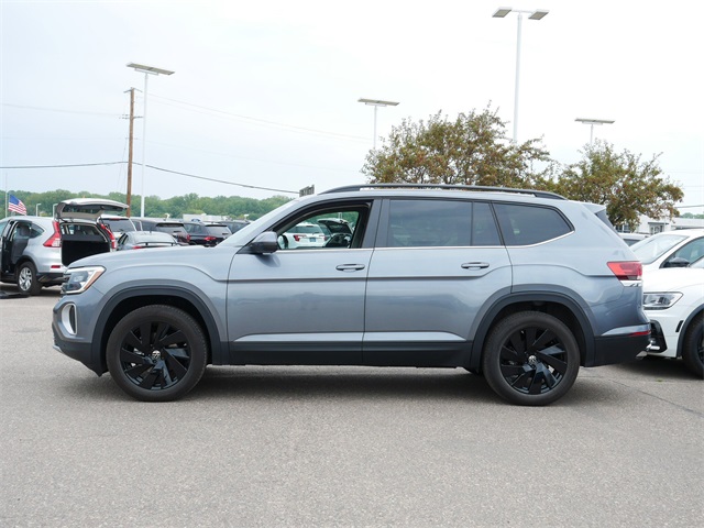 2025 Volkswagen Atlas SE Technology photo 3