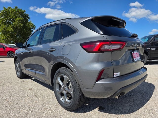 2023 Ford Escape ST-Line photo 4