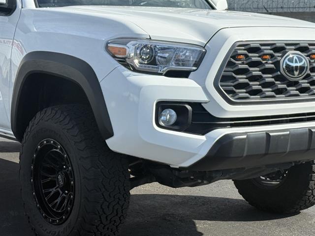 2022 Toyota Tacoma TRD Off-Road V6 photo 2