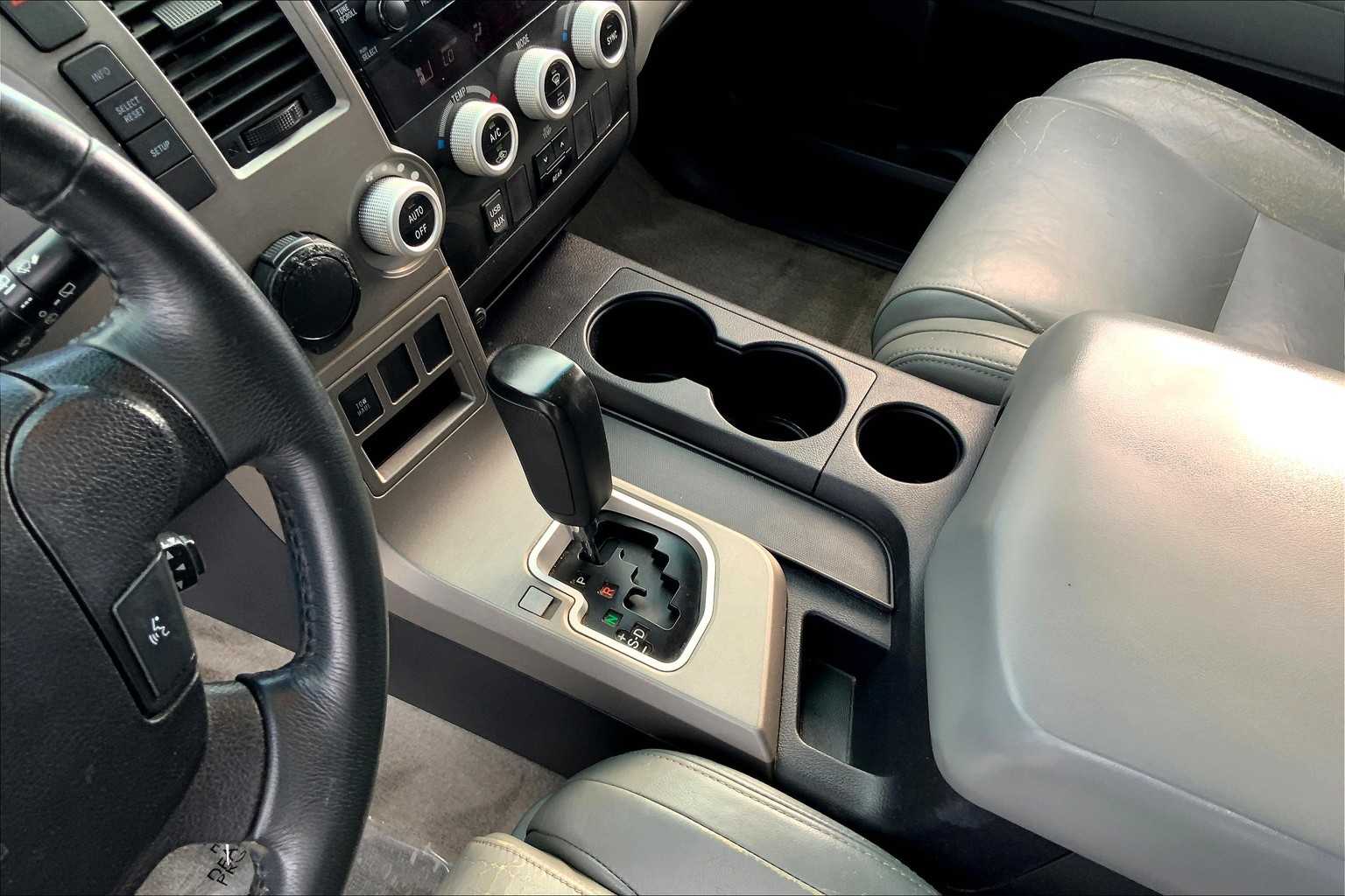 2010 Toyota Sequoia photo 14