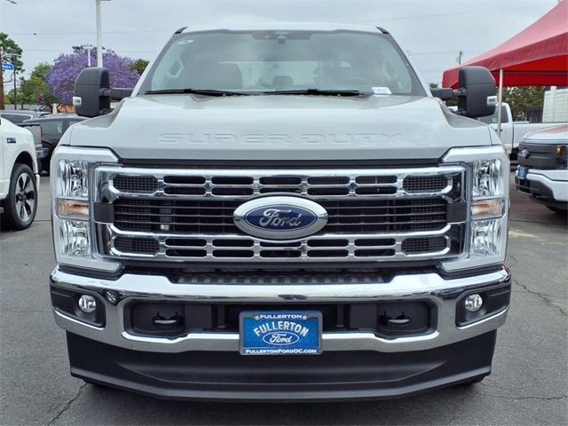 2025 Ford F-350 XLT photo 2