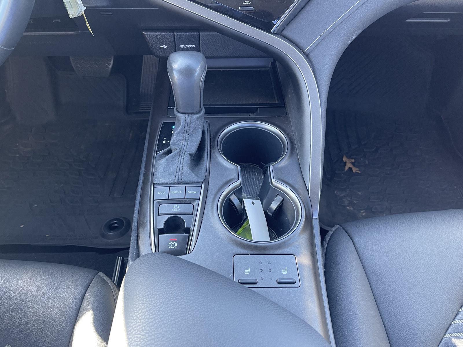 2024 Toyota Camry SE photo 8