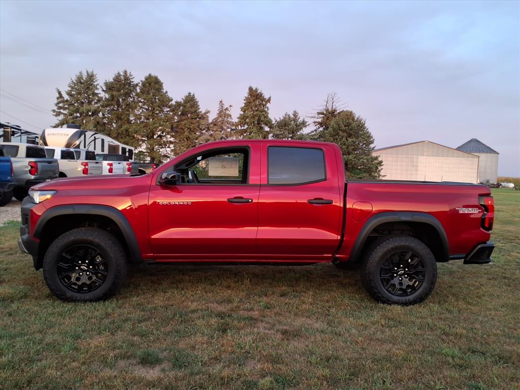 2026 Chevrolet Colorado Trail Boss photo 2
