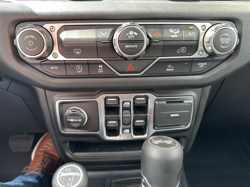 2025 Jeep Wrangler Sport photo 16