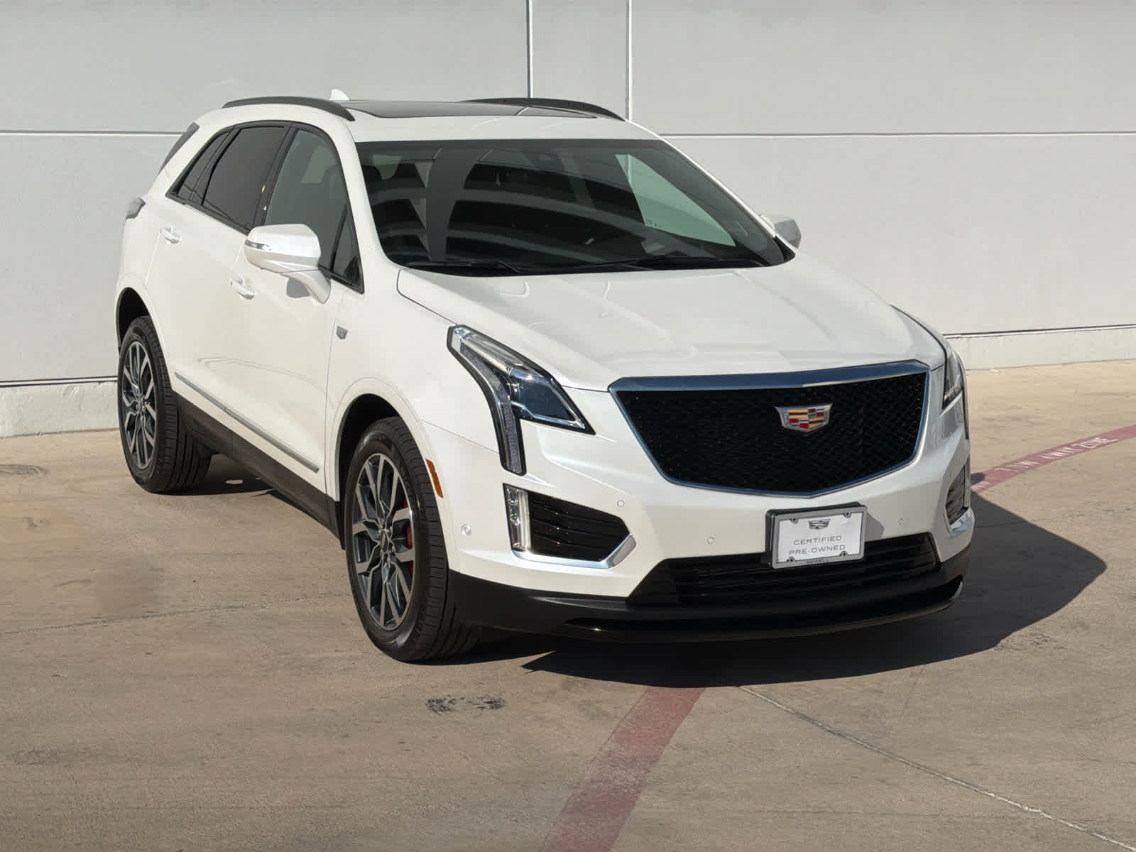 2023 Cadillac XT5 Sport photo 2