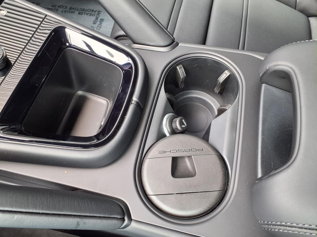 2025 Porsche Cayenne E-Hybrid photo 11