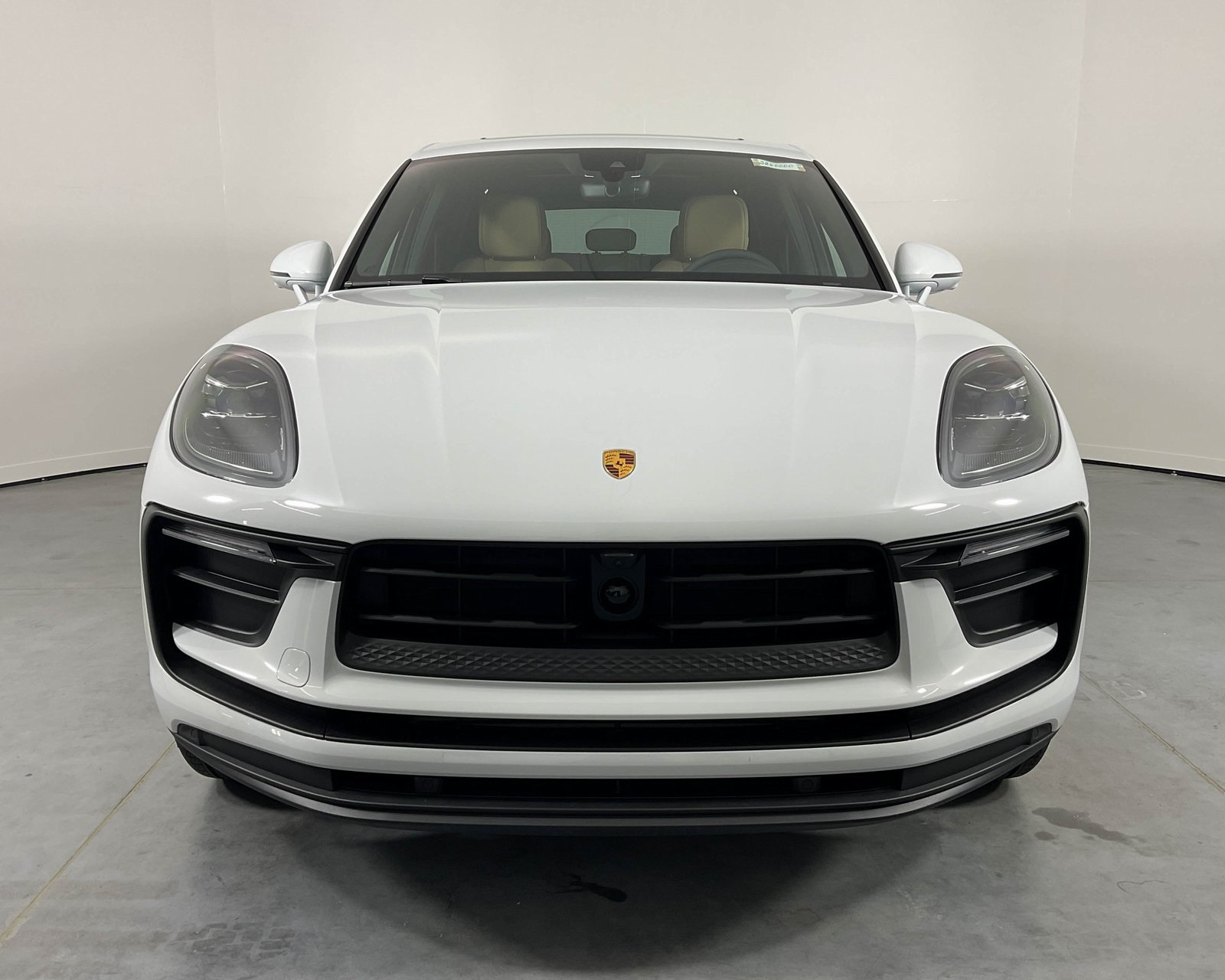 2026 Porsche Macan T photo 10