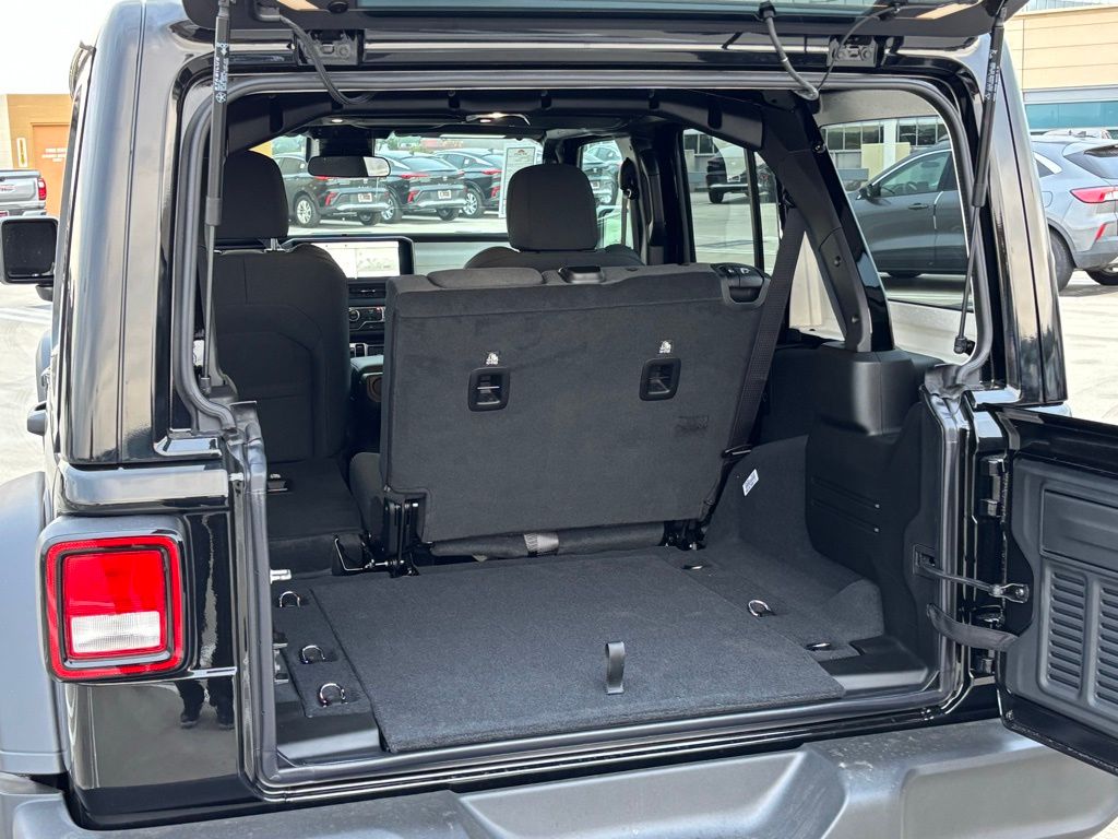 2025 Jeep Wrangler Sport S photo 19