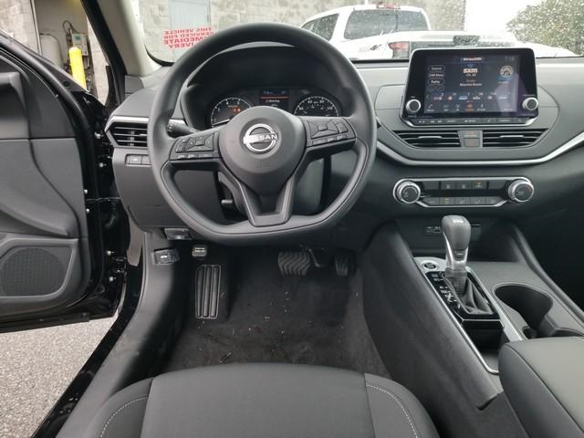 2025 Nissan Altima S photo 13