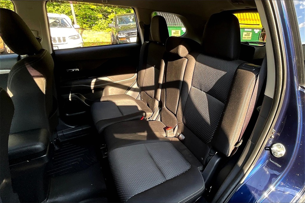 2018 Mitsubishi Outlander ES photo 14