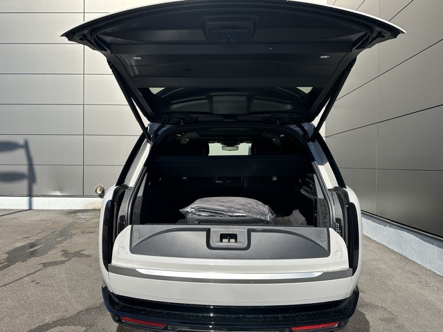 2025 Land Rover Range Rover SV photo 35