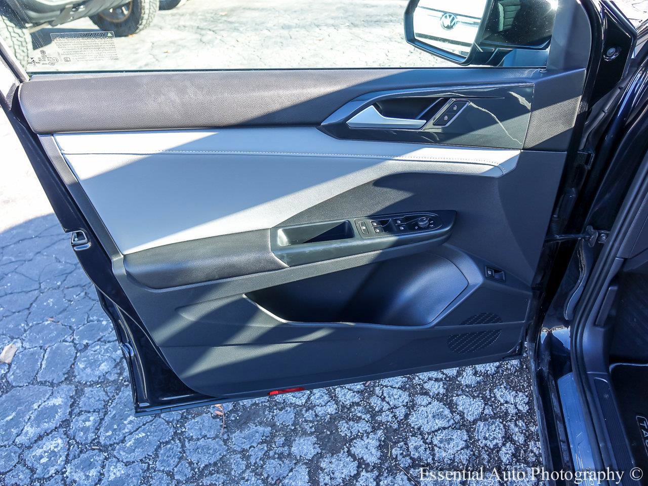 2023 VOLKSWAGEN TAOS - Image 17