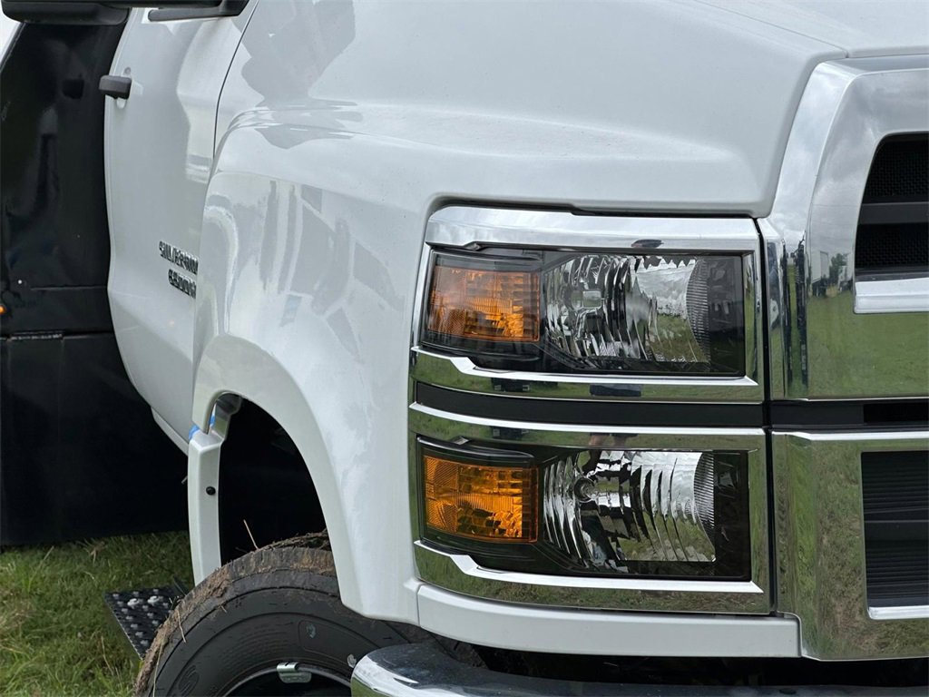 2023 Chevrolet Silverado 5500HD Work Truck photo 4