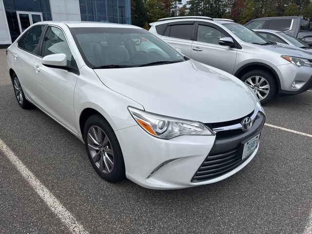 2017 Toyota Camry XLE photo 3