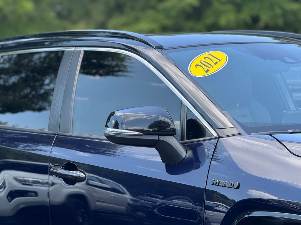 2021 Toyota RAV4 Hybrid XSE photo 3